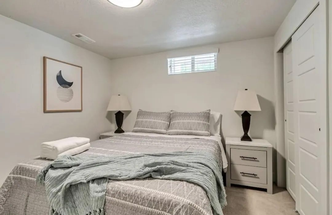 Renovated Unit Near Famous Trails 10 Min Drive-1