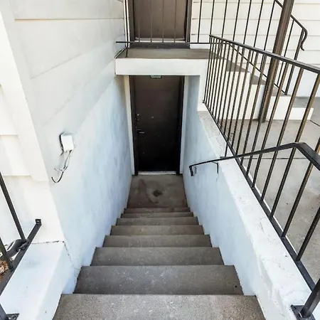 Renovated Unit Near Famous Trails 10 Min Drive-3